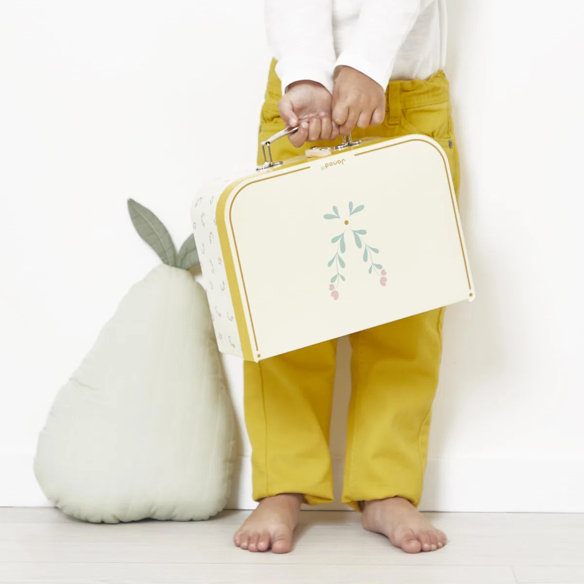 Janod Set da Tavolo in Legno, Kit da Picnic per Bambini, per 4 Persone, 25 Pezzi, Set in Cartone, Accessori da Cucina Ideali per Bambini, Sviluppa l'immaginazione, da 3 Anni, J06637