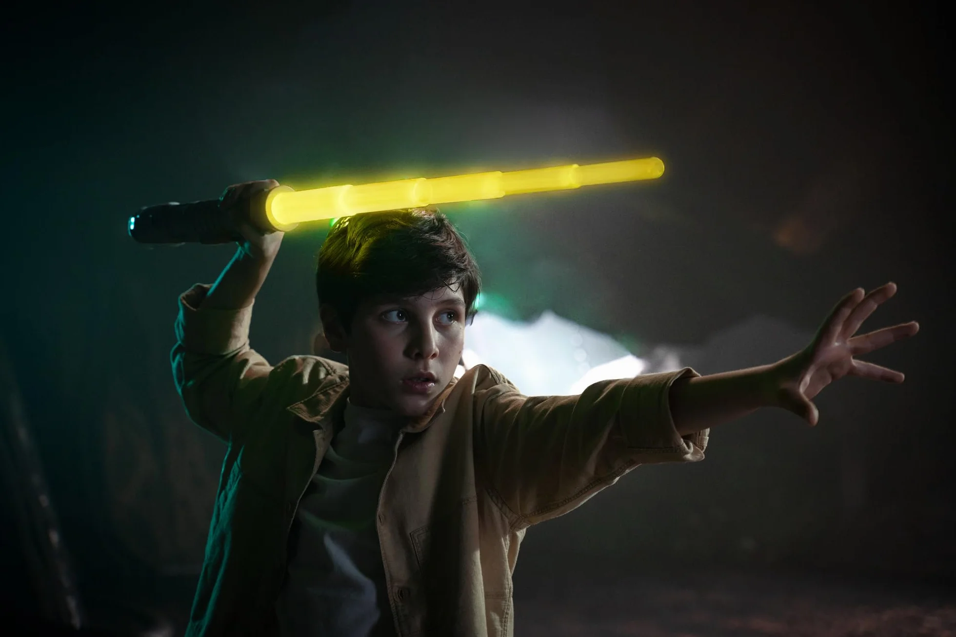 GOLIATH POWER SABER - Giallo - Spada laser per bambini e adulti dagli 6 anni - Estensibile e retrattile - Giocattolo laser luminoso realistico e sicuro - 30 cm/Aperto 89 cm - Scatola chiusa