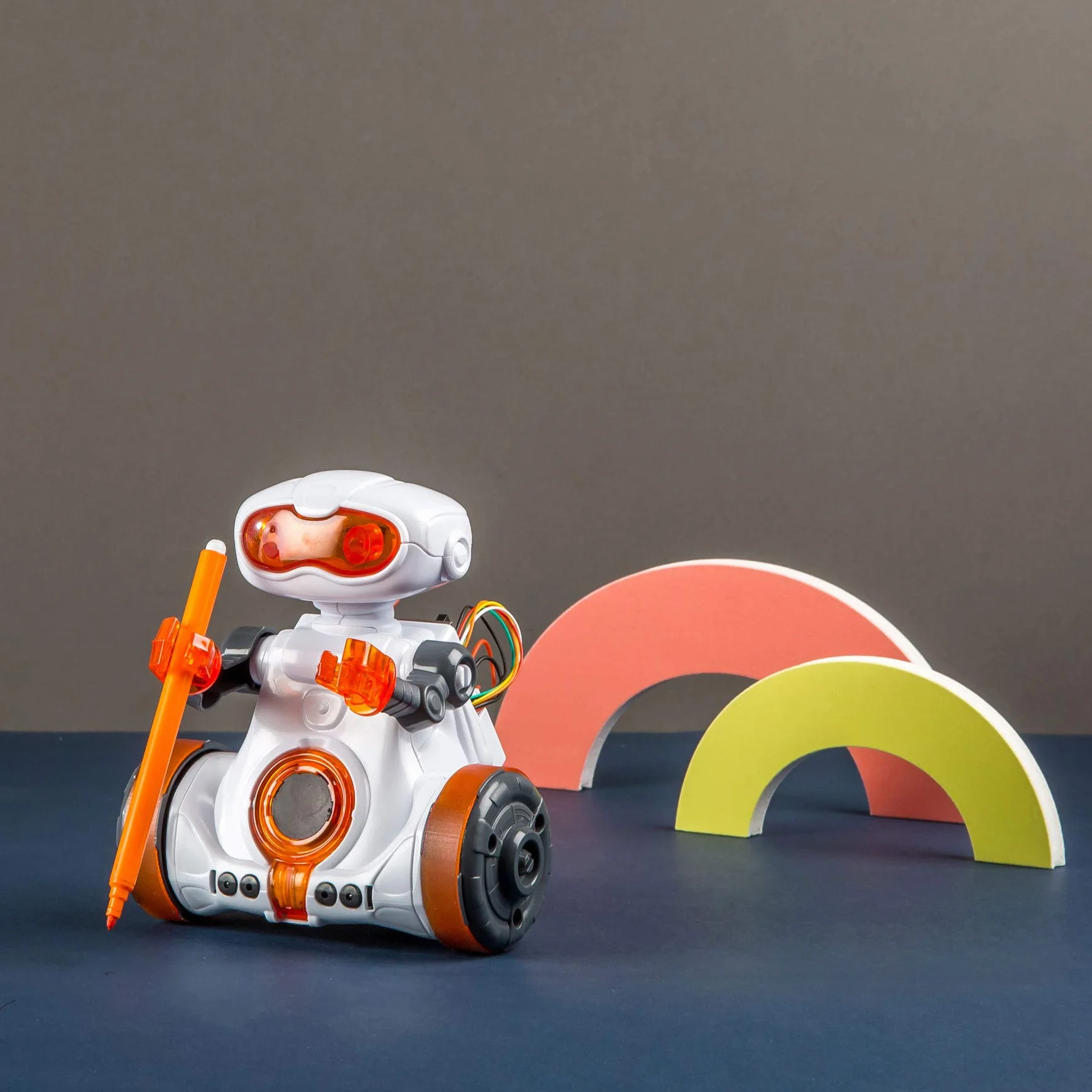 Clementoni Scienza e Gioco Robotics - Mio Robot per Bambini 8+ Anni, Kit di Robotica per Costruire e Programmare Robot, Stimola Abilità Logiche e Tecnologiche, Made in Italy, Lingua Italiana, 19112