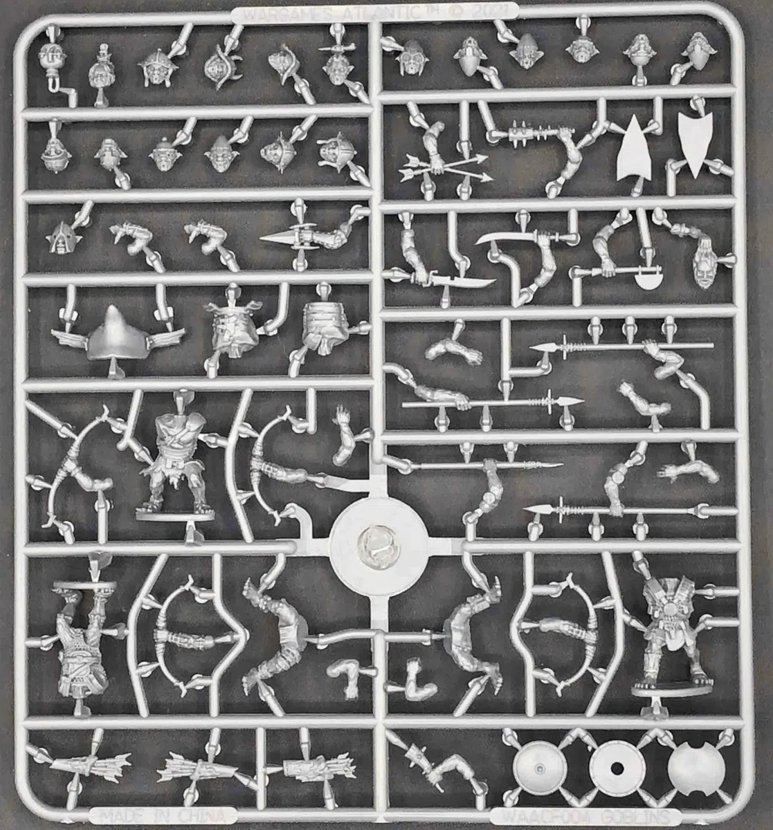 Classic Fantasy: Goblin Warband (30 figure in plastica dura multiparte da 28 mm)..
