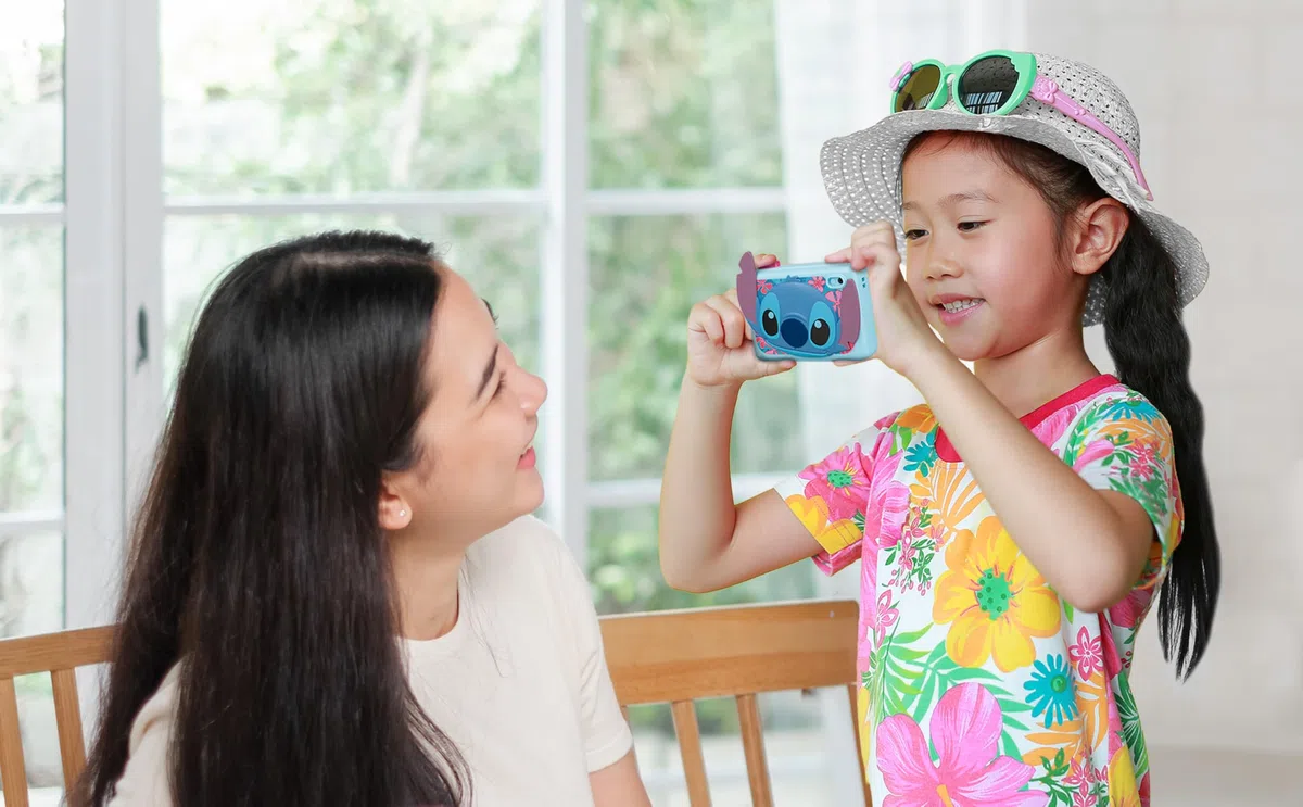 eKids Disney Stitch - Fotocamera digitale da 2 MP, schermo da 2 pollici, scheda SD da 512 MB, 5 giochi inclusi, colore: Blu