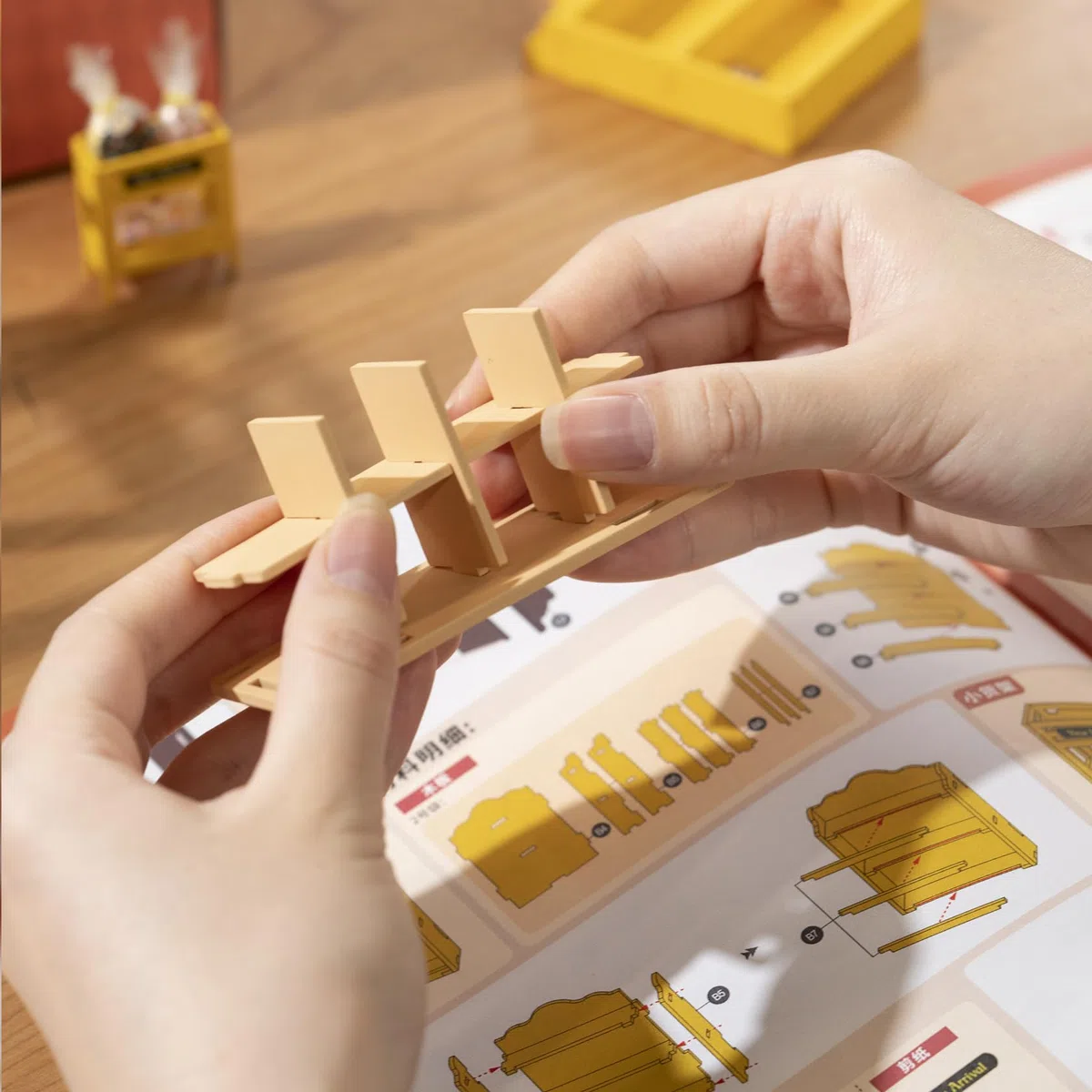 ROBOTIME Kit fai da te in miniatura per adulti, mini casa delle bambole, kit di costruzione con mobili e luci a LED, regalo di compleanno per donne o ragazze.