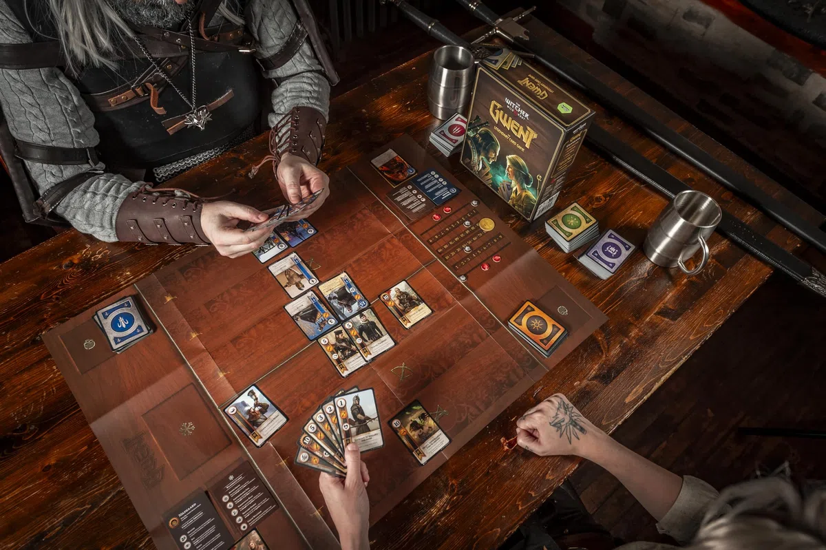 GWENT - Gioco di carte leggendario, con licenza ufficiale, set completo inglese, gioco di strategia competitivo per la costruzione di mazzi, da The Witcher 3, dai 14 anni in su, da 1