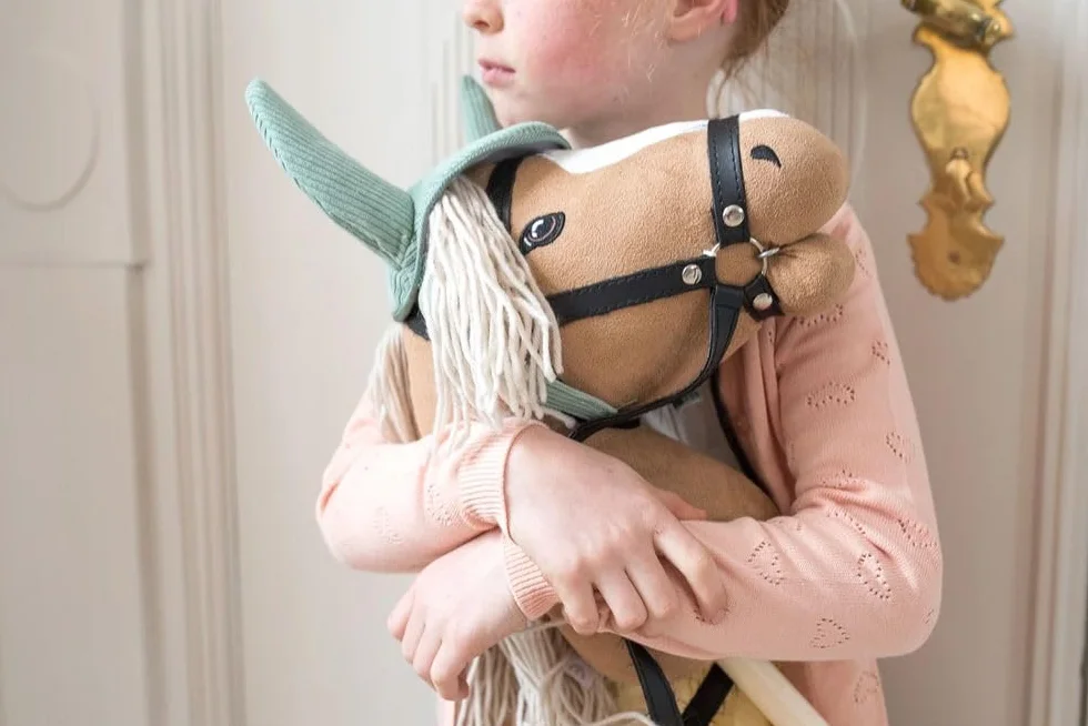 Deluxe stokpaard met open mond - Beige