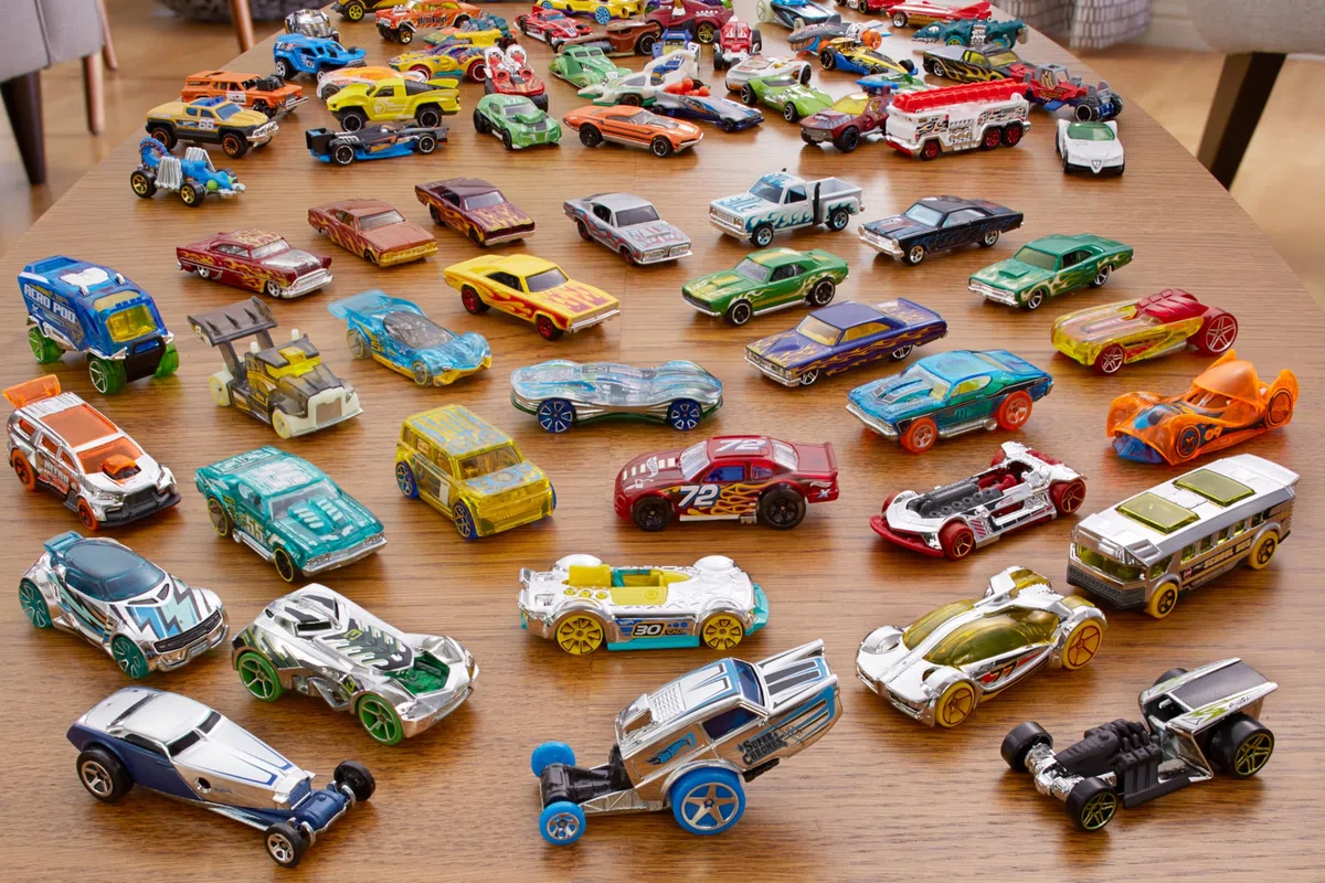 Entra in azione con questa mitica confezione Hot Wheels da 20 veicoli!, H7045