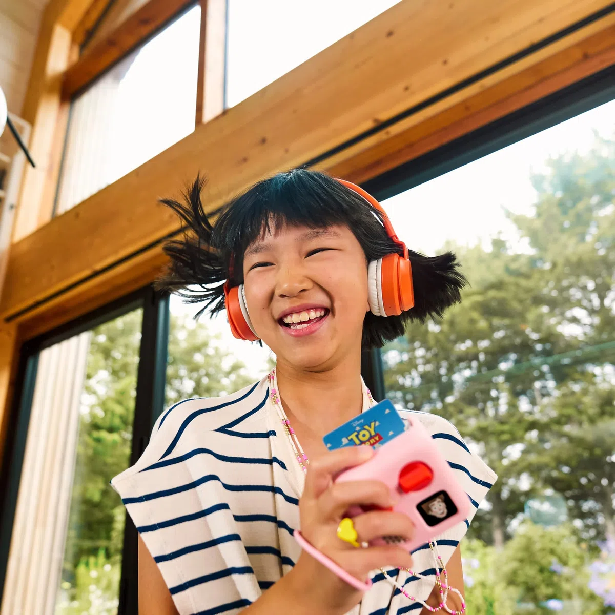 Yoto Mini (edizione 2024 YM002) + Starter Pack per Big Kids Bundle - Dispositivo audio Bluetooth senza schermo, dispositivo da viaggio tutto in 1 per storie, musica, podcast, radio