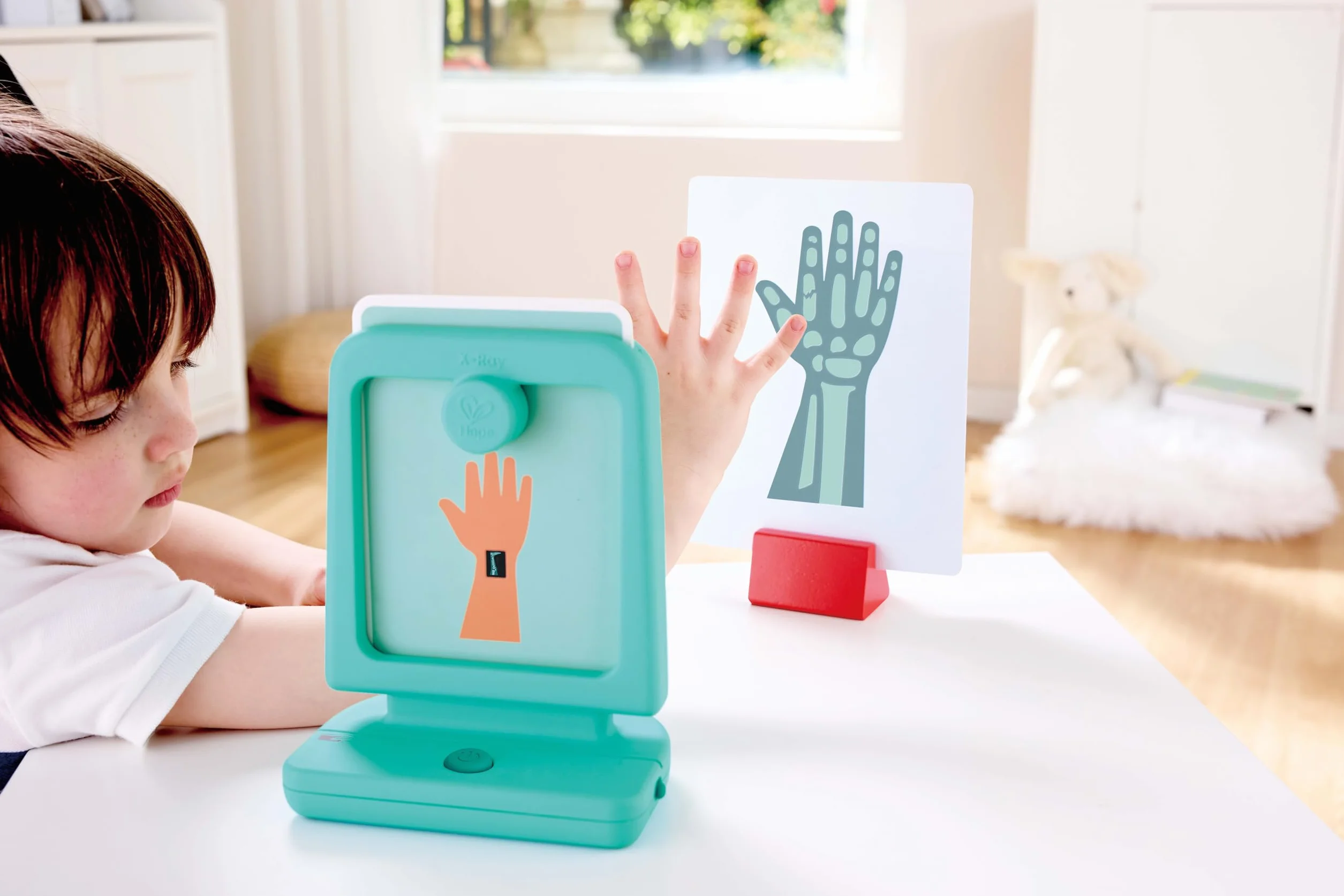 Hape Set Medico, Set da Gioco in Legno per Bambini, Kit da Dottore con Strumenti interattivi