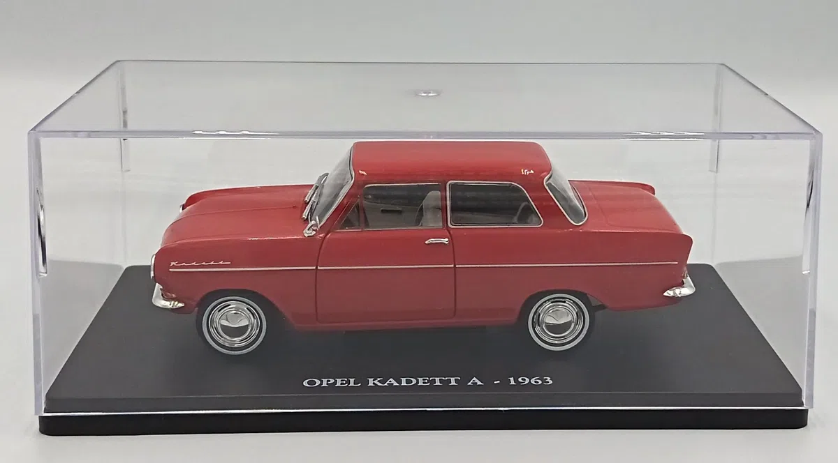 OPO 10 - Modellino da Collezione in Scala 1/24 Compatibile con Opel Kadett A (1963) - VC085