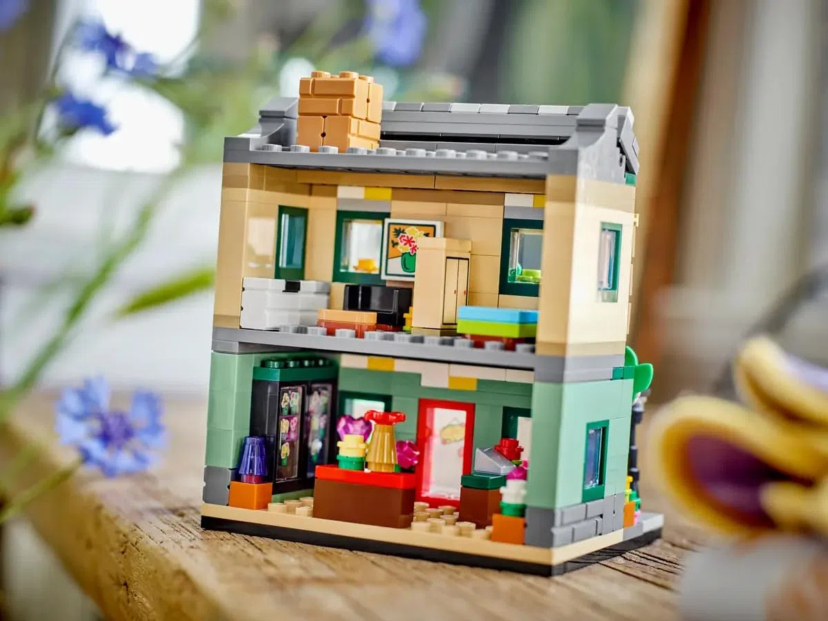 LEGO Flower Store 40680 - Modellino da collezione con dettagli interni, design personalizzabile, ottimo regalo per adulti e adolescenti, 337 pezzi