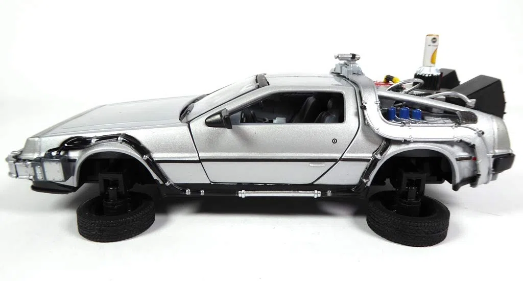OPO 10 - Macchina Volante Delorean (con Ruote Volanti) dal Film Ritorno al Futuro II - Scala 1:24 - RIF. 22441FV