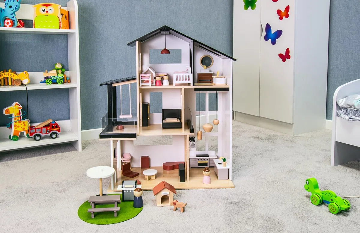 Leomark Appartamento, Moderna Casa delle bambole in legno, in stile LOFT con persiane e terrazza, Con arredamento e tanti accessori, Dimensioni: 80x30x63 cm.