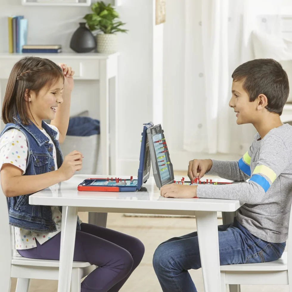 Hasbro Gaming Affonda la flotta, gioco da tavolo classico, gioco di strategia per bambini e bambine dai 7 anni in su, divertente gioco per bambini per 2 giocatori