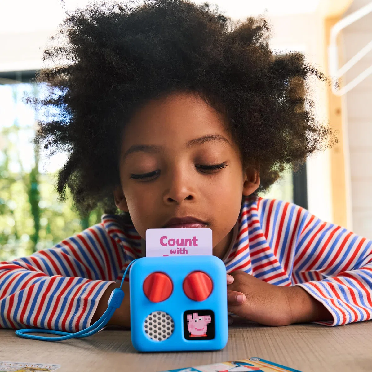 Yoto Mini (edizione 2024 YM002) + Starter Pack per Big Kids Bundle - Dispositivo audio Bluetooth senza schermo, dispositivo da viaggio tutto in 1 per storie, musica, podcast, radio