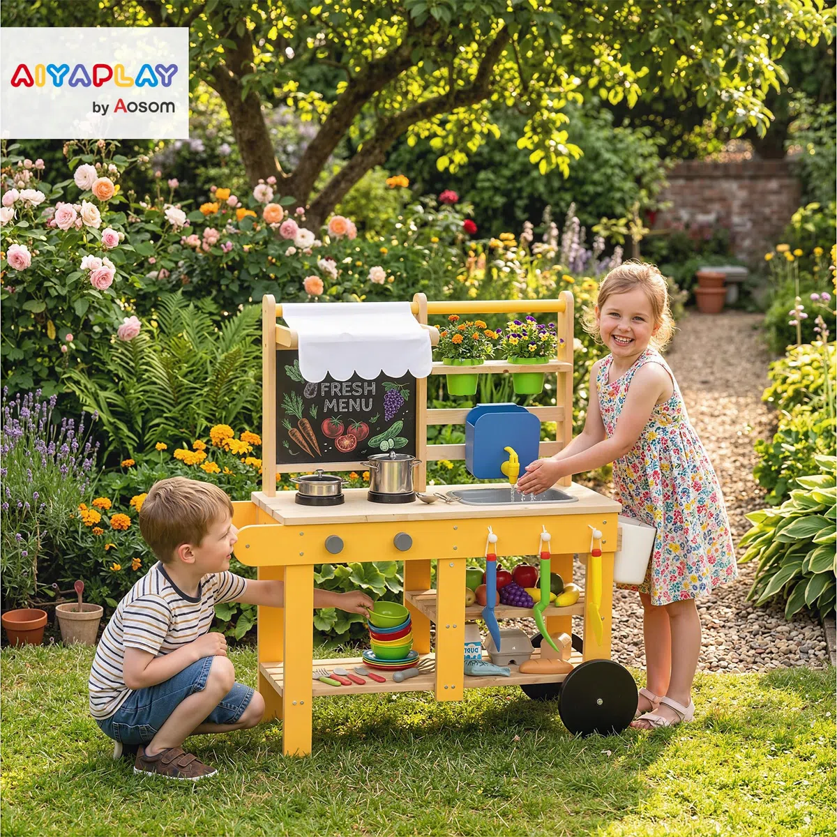 AIYAPLAY Cucina Giocattolo per Bambini, Cucina in Legno per Bambini con 2 Portavasi, Ruote, Fornello, Lavagna, Lavandino, Ripiano e 15 Accessori, 3+ Anni