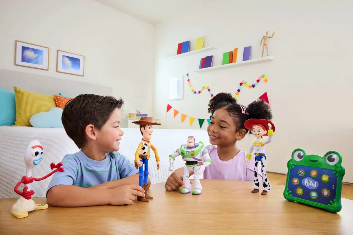 Mattel Disney Pixar Toy Story 5 - LilyPad, personaggio interattivo da 18cm che ripete le frasi del film e interagisce con gli altri personaggi della serie quando sono vicini, JKV28