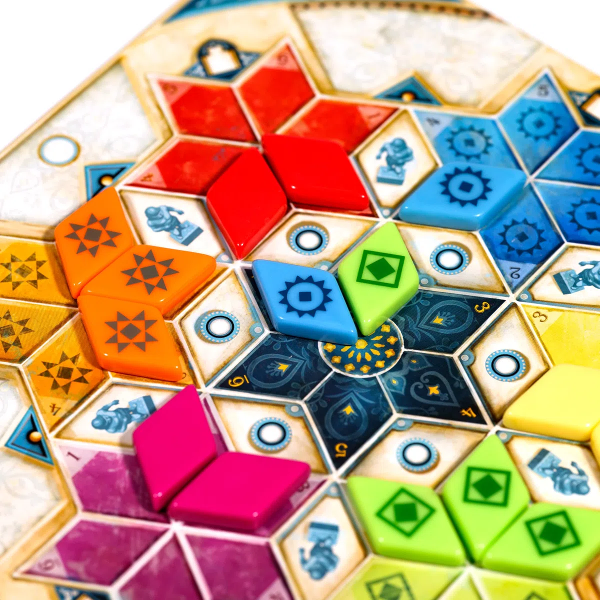 Asmodee – AZUL: SUMMER PAVILION – Realizza il Padiglione Estivo Voluto da Re Manuel I – Gioco da Tavolo per Bambini, Famiglie e Amici – Idea Regalo – 2-4 Giocatori – 8+ Anni – Edizione in Italiano