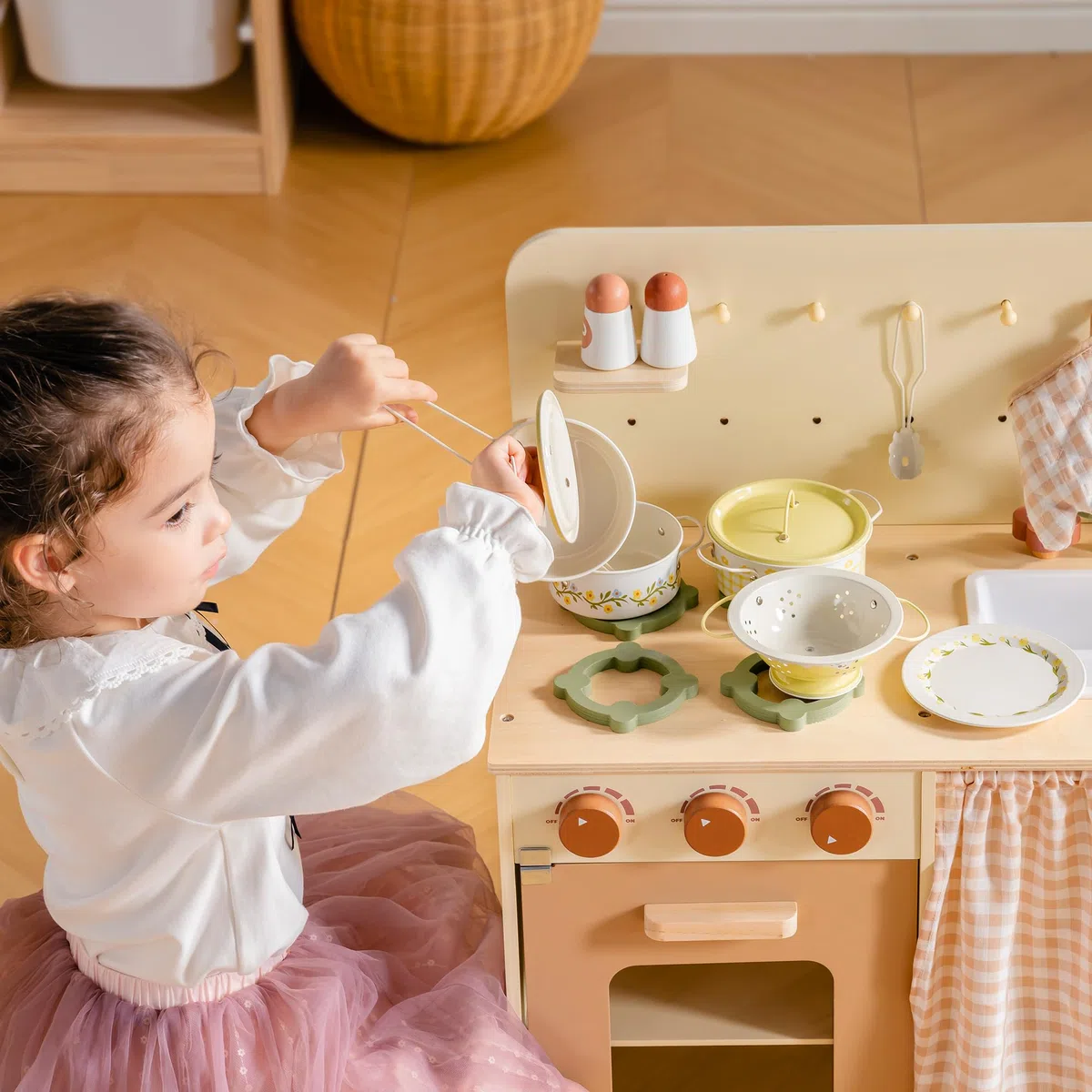 ROBOTIME Set di utensili da cucina in latta, set di pentole con fiori giallo crema, mini accessori da cucina da gioco, pentole e padelle giocattoli con una borsa a rete, stile francese, per bambini