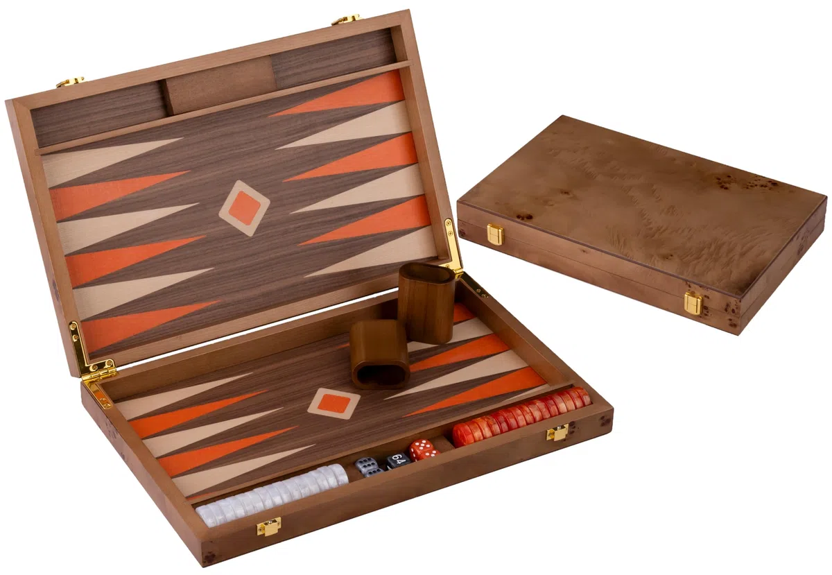 Engelhart-250548 – Backgammon in Legno 15 Pollici (38 cm) Valigetta di Lusso in Radica con Intarsi in Noce – Aperto 48 × 38 cm – Pedine Arancio/Bianco – Dadi e Bicchieri – Gioco di Strategia