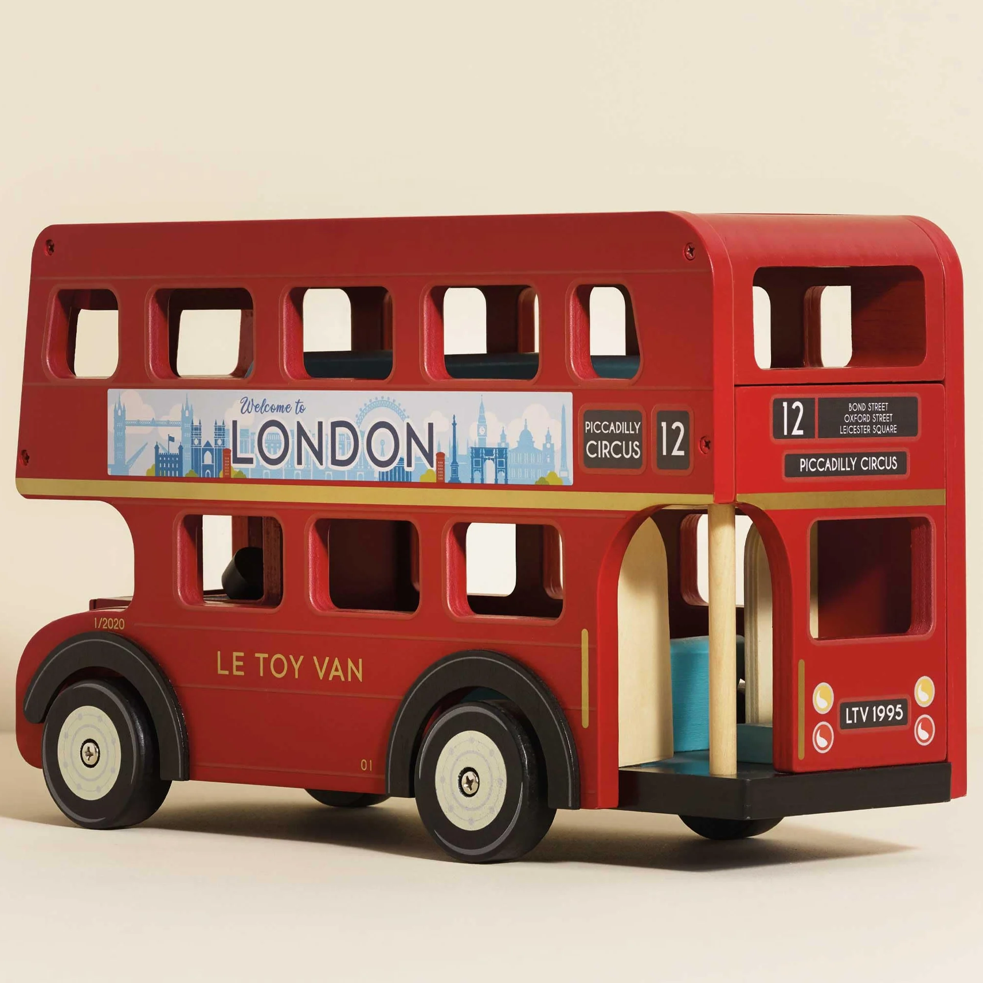 Le Toy Van - TV469 - London Bus giocattolo educativo per bambini, 3 anni, autobus a 2 piani in stile londinese con tetto apribile e dettagli realistici, 32 x 13 x 20 cm, in legno certificato FSC