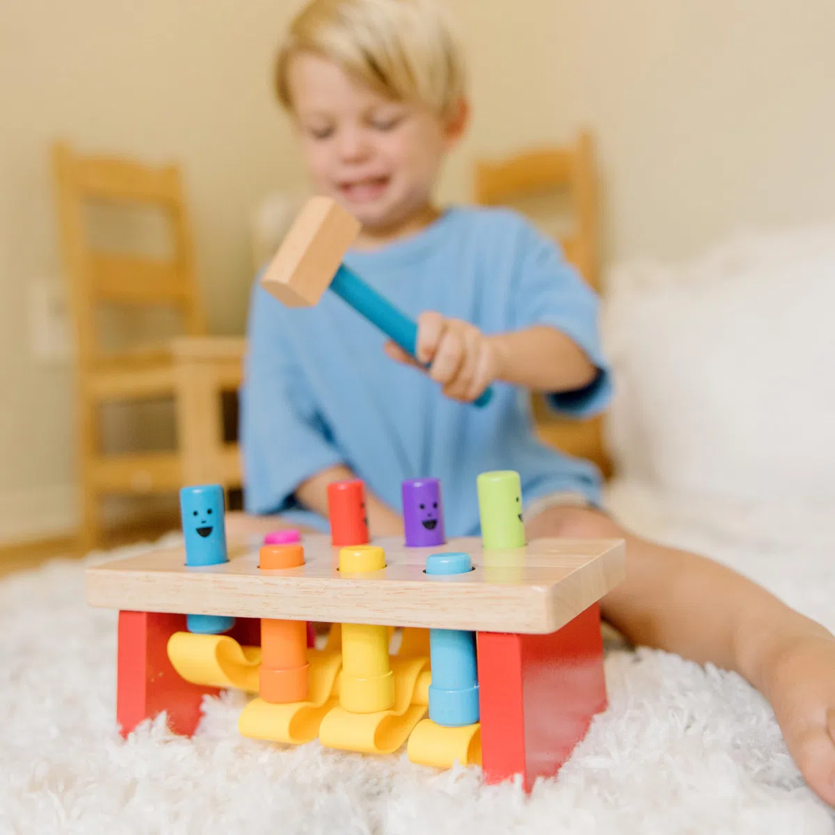 Melissa & Doug Banco da Lavoro in Legno con Martello, Gioco Educativo, Giocattoli per Lo Sviluppo, Giocattoli Prima Infanzia, Montessori, Regalo Bambini Bambine di 2 3 4 5 Anni
