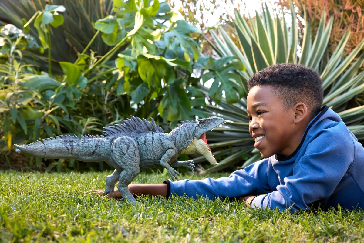 Mattel Jurassic World - Giganotosauro Fauci Colossali, dinosauro lungo 70+ cm con attacco multidirezionale e ruggiti feroci, controlla le spine sul dorso per sferrare la mossa, JKG93