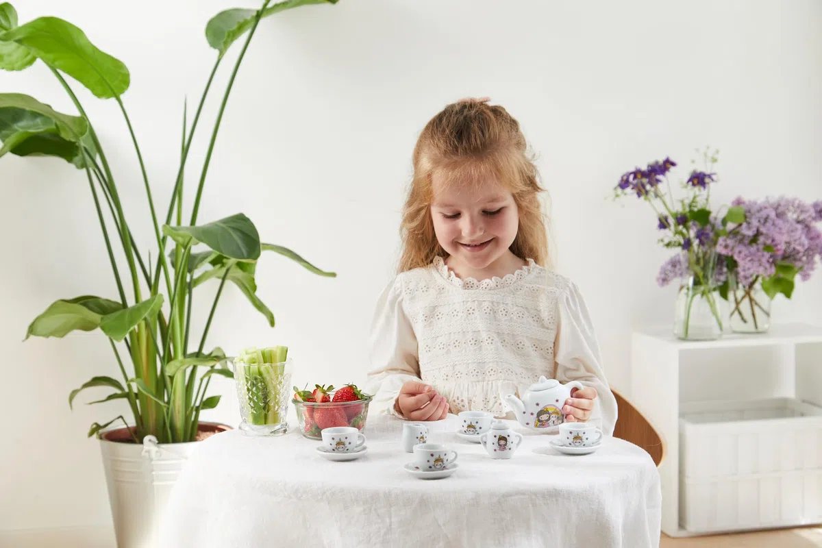 Barbo Toys - Lillie & Ellie Servizio da tè da 12 pezzi in porcellana per bambini | Set di giochi di ruolo per tea party dai 3 agli 8 anni | Servizio da tè con teiera, zuccheriera, brocca, tazze e