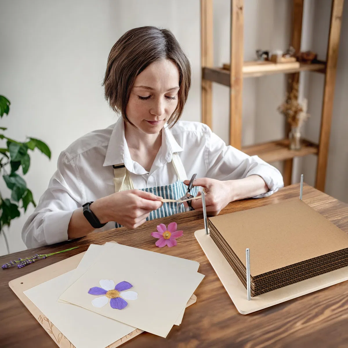 GOLDGE Pressa per fiori extra large per adulti, 27,5 x 27,5 cm, 10 strati, in legno, con custodia, regalo per gli amanti del fai da te e dell'artigianato