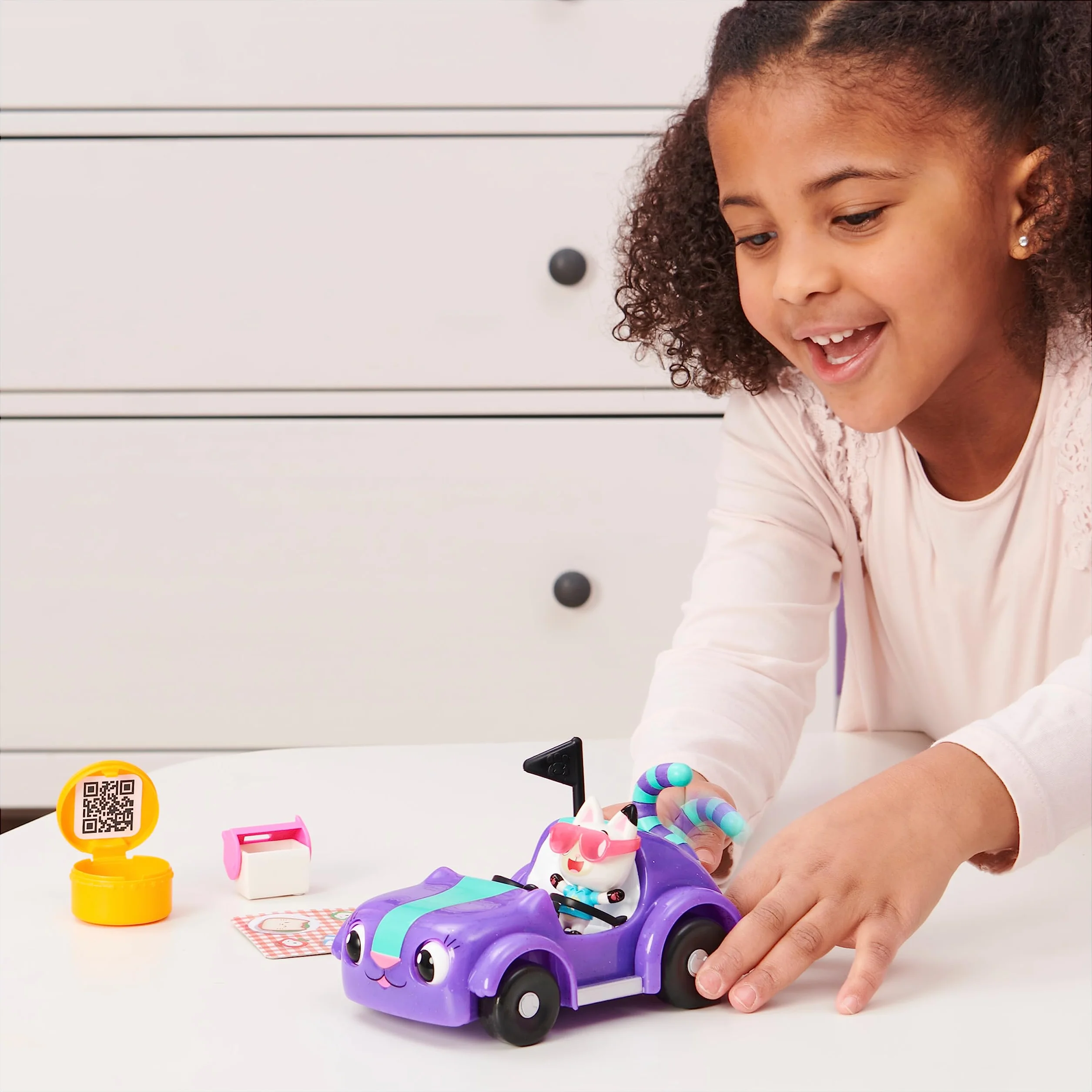 Gabby's Dollhouse, La macchina di Carlita con personaggio Pandi Panda e accessori, giochi per bambini dai 3 anni in su