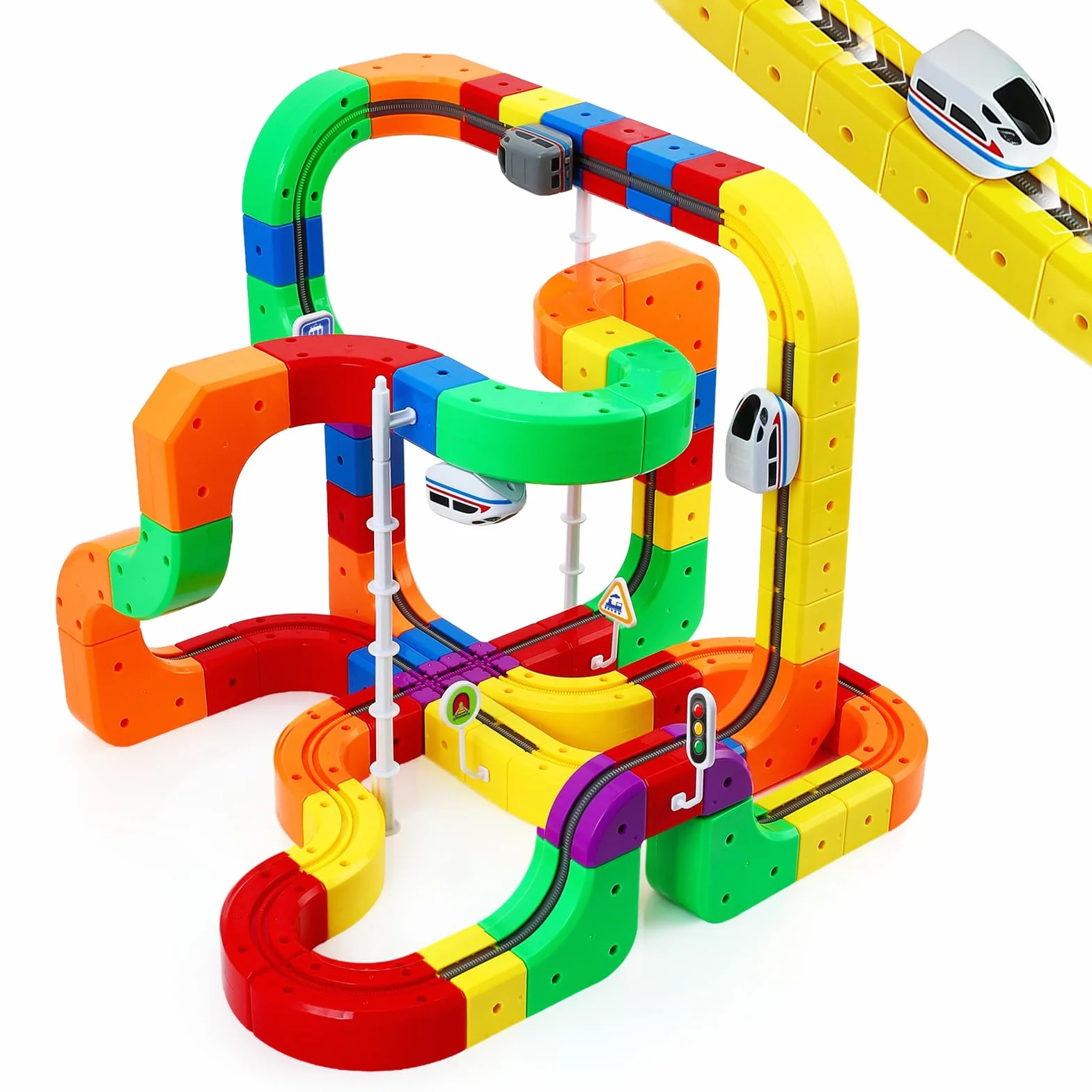 Set di treni cubici Magic Rail da 123 pezzi, set di treni elettrici, layout 3D incorporati, pista da corsa flessibile, giocattolo per la costruzione di auto motorizzate che sfidano la gravità
