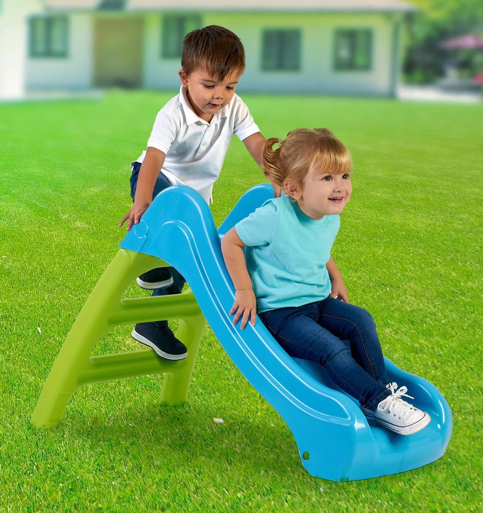 FEBER - First Slide, scivolo piccolo e colorato, 2 in 1, con innesto per la canna dell'acqua, per bambini e bambine da 1 anno in su, Famosa (FEB04000)