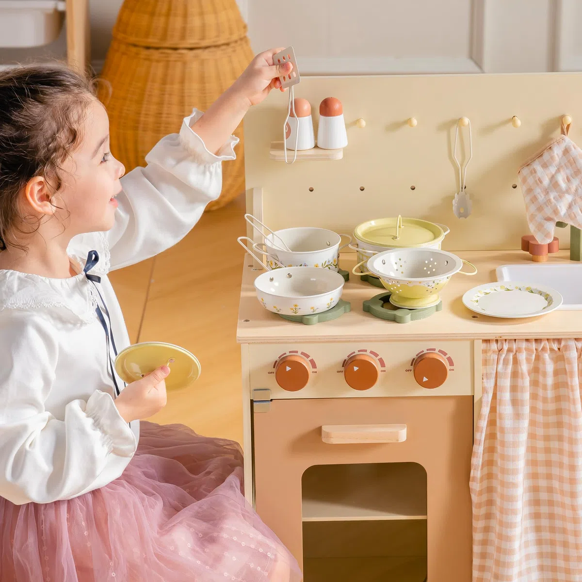 ROBOTIME Set di utensili da cucina in latta, set di pentole con fiori giallo crema, mini accessori da cucina da gioco, pentole e padelle giocattoli con una borsa a rete, stile francese, per bambini