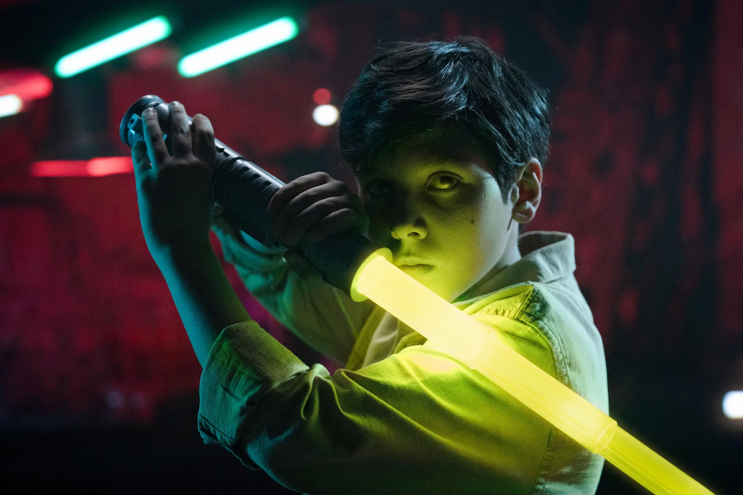 GOLIATH POWER SABER - Giallo - Spada laser per bambini e adulti dagli 6 anni - Estensibile e retrattile - Giocattolo laser luminoso realistico e sicuro - 30 cm/Aperto 89 cm - Scatola chiusa