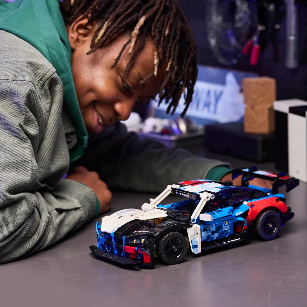 LEGO Technic Auto da Corsa BMW M4 GT3 EVO Giocattolo - Kit di Modellismo con Macchina con Motore V6, Sterzo e Porte Apribili - Regalo da Gamer per Ragazzi da 11 Anni Appassionati di Motorsport - 42226