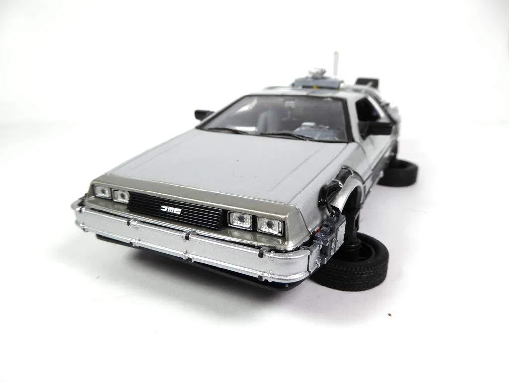 OPO 10 - Macchina Volante Delorean (con Ruote Volanti) dal Film Ritorno al Futuro II - Scala 1:24 - RIF. 22441FV