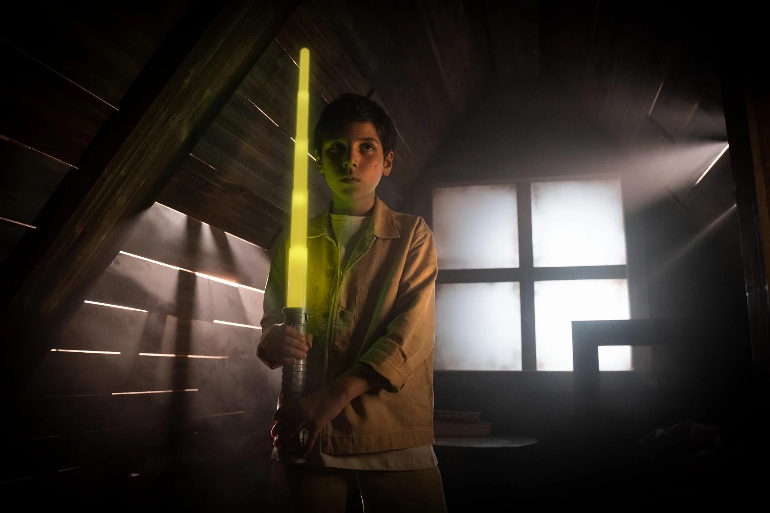GOLIATH POWER SABER - Giallo - Spada laser per bambini e adulti dagli 6 anni - Estensibile e retrattile - Giocattolo laser luminoso realistico e sicuro - 30 cm/Aperto 89 cm - Scatola chiusa
