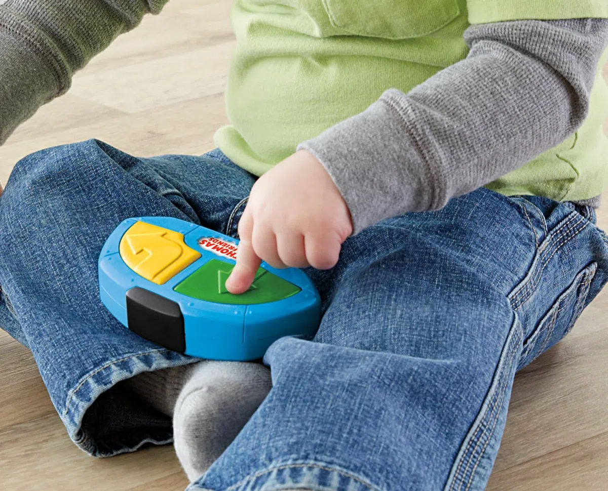 Fisher-Price My First Thomas & Friends R/C Thomas, battery-powered remote-controlled train engine with character phrases for toddlers, GPV86