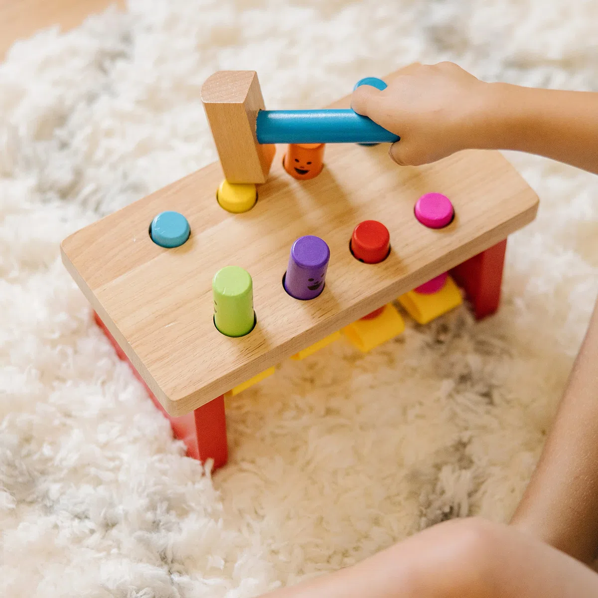 Melissa & Doug Banco da Lavoro in Legno con Martello, Gioco Educativo, Giocattoli per Lo Sviluppo, Giocattoli Prima Infanzia, Montessori, Regalo Bambini Bambine di 2 3 4 5 Anni